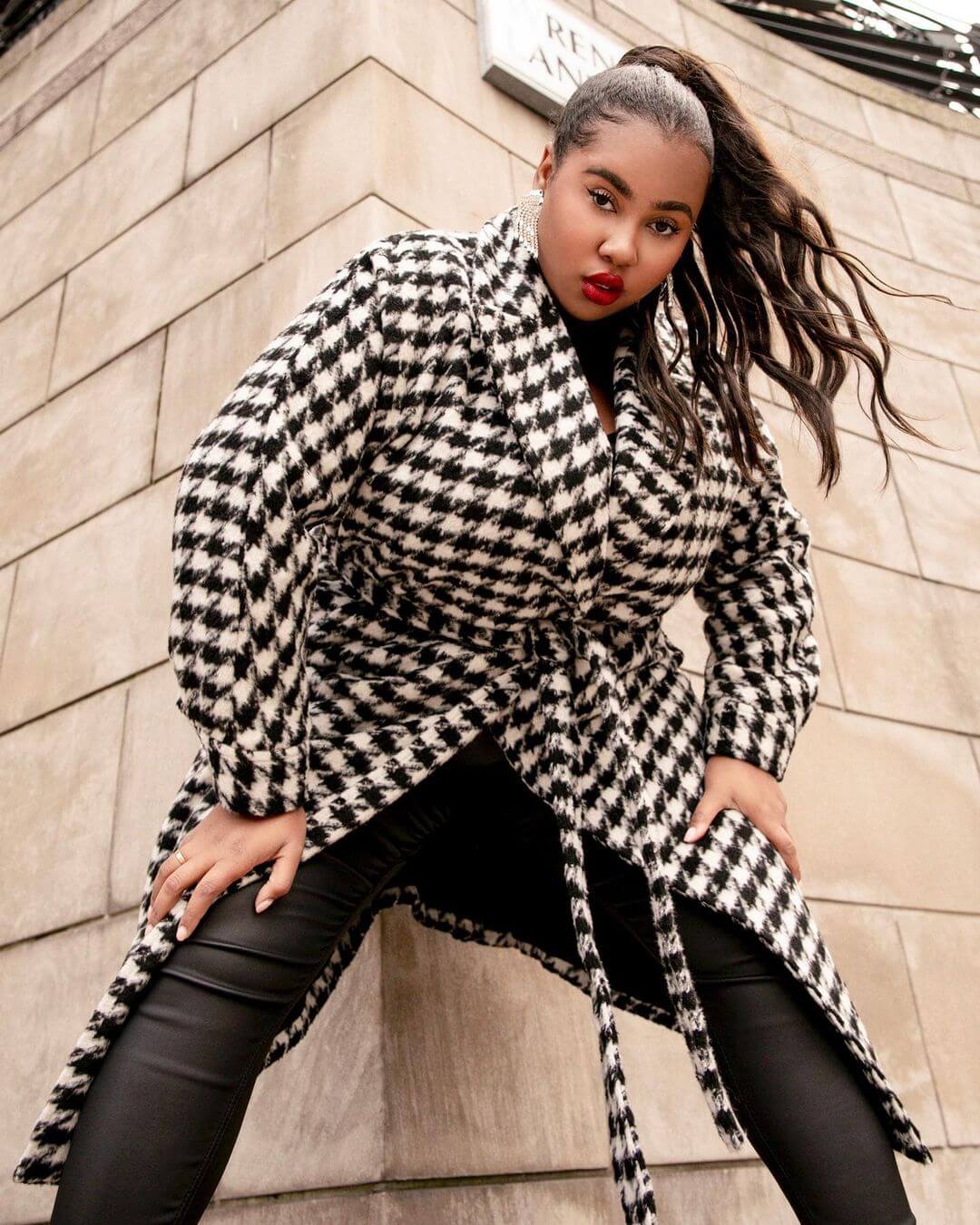 2021 Trends: 6 ways to update black leggings in 2021 1 2021 Trends: 6 ways to update black leggings in 2021