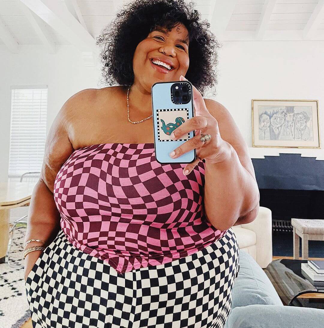 Scarves Are No Longer Just For Your Neck - These Tops Hit Different 6 Scarves Are No Longer Just For Your Neck – These Tops Hit Different