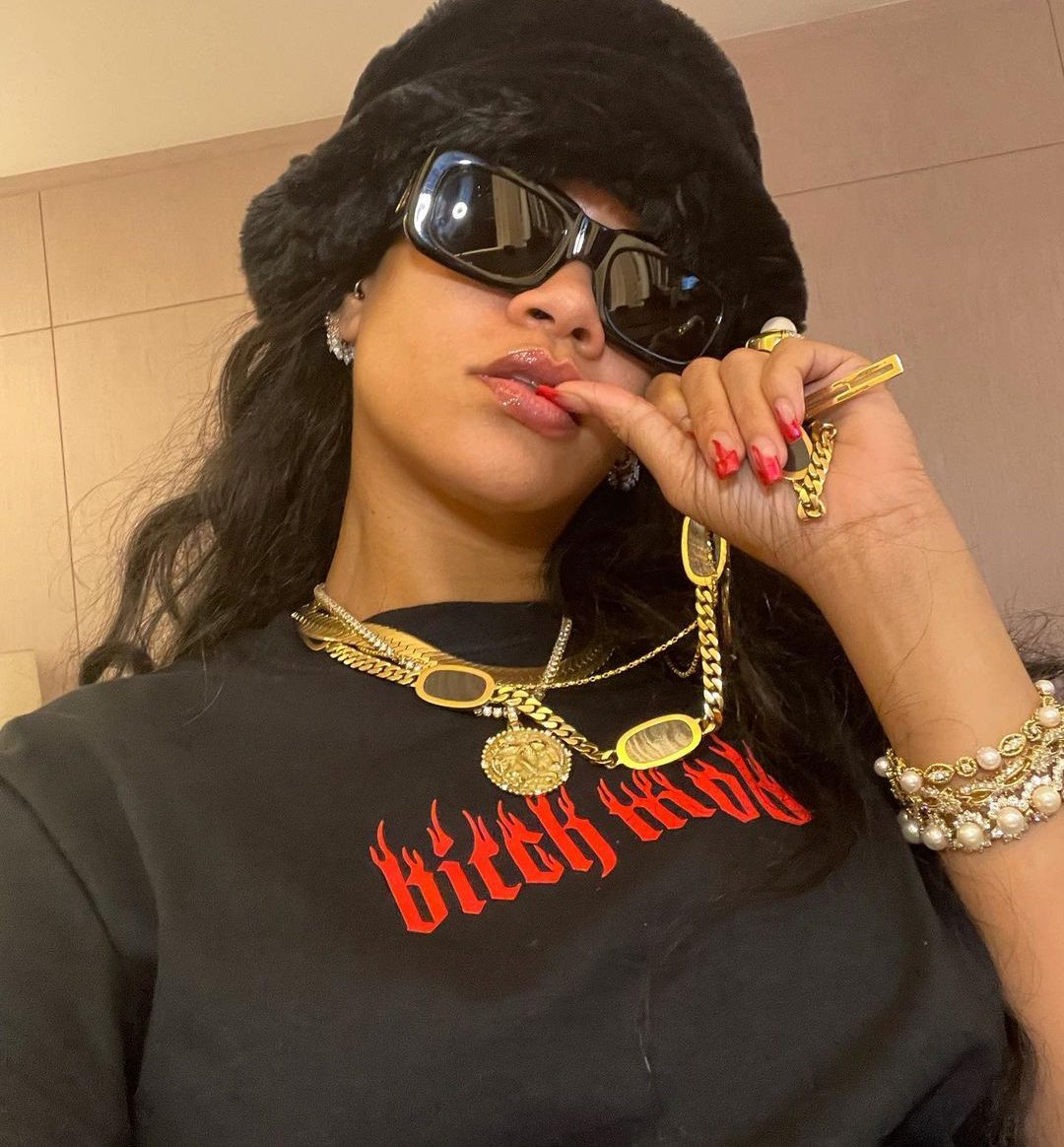 This Cosy Accessory Worn by Rihanna and Dua Lipa is About to Explode 3 This Cosy Accessory Worn by Rihanna and Dua Lipa is About to Explode