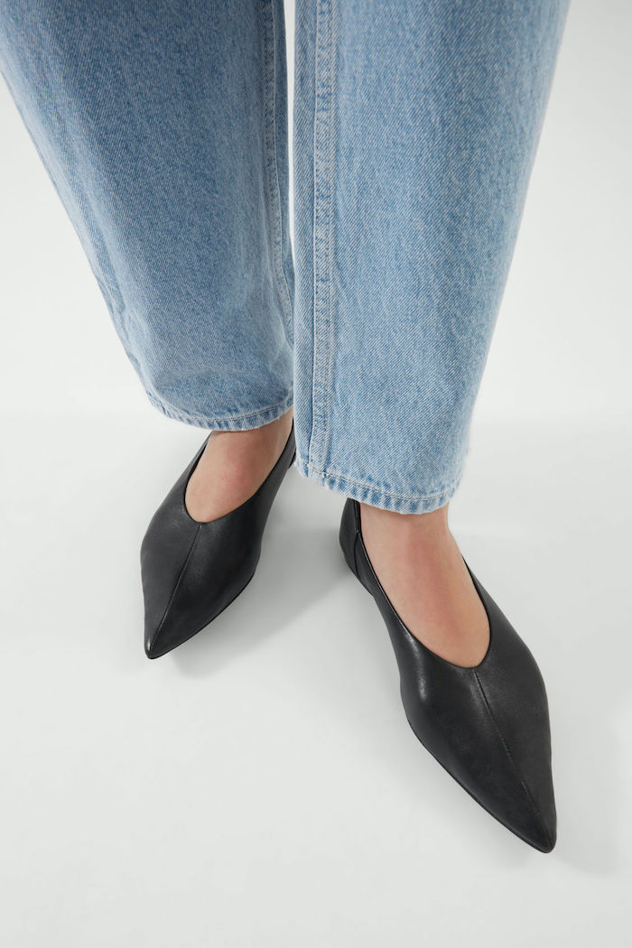 POINTED LEATHER BALLET FLATS Cos