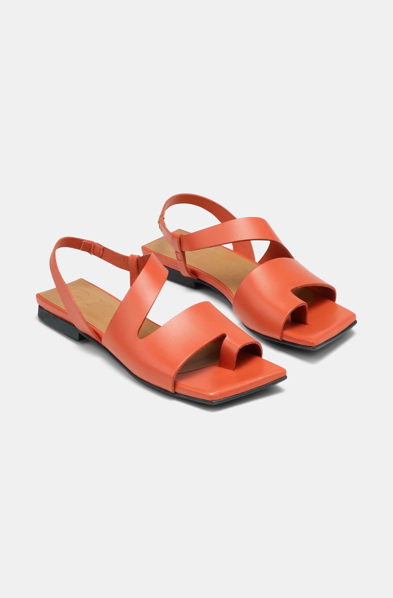 STRAPPY SANDALS
