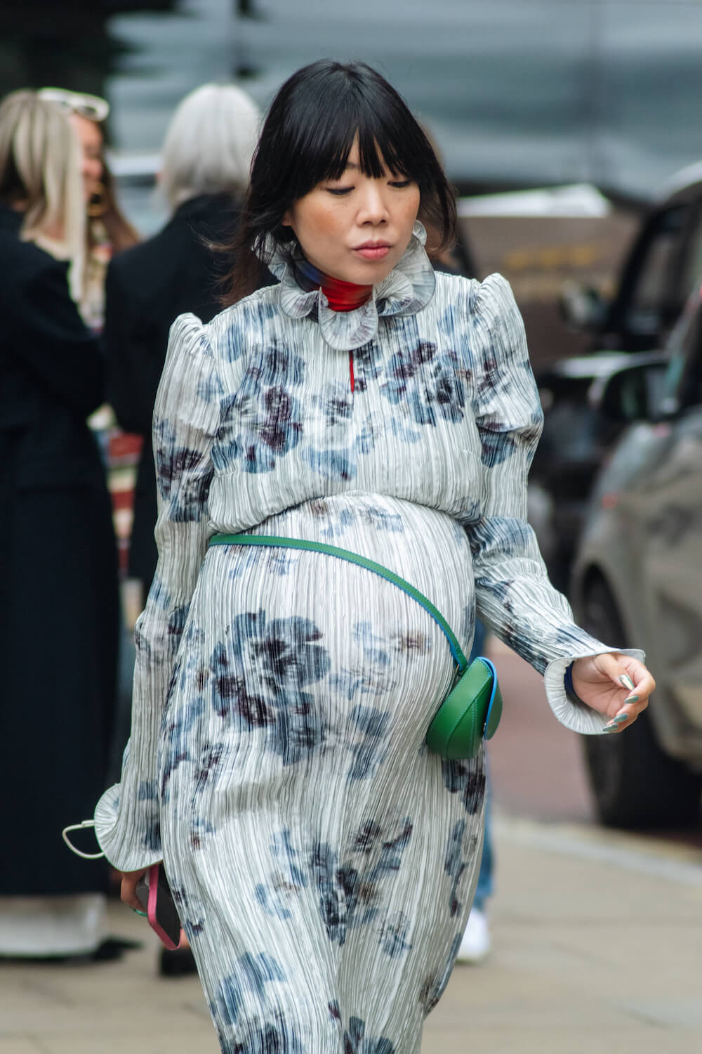 How Fashion Girls Are Wearing Florals in 2023 1 How Fashion Girls Are Wearing Florals in 2023