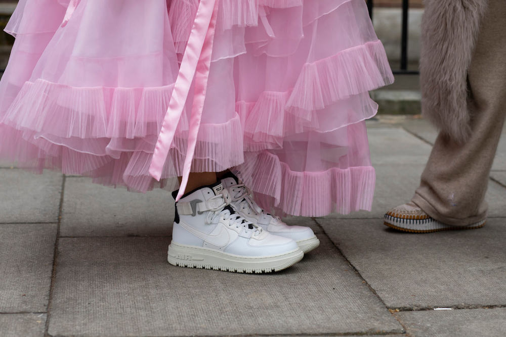 What is Wrong Shoe Theory? The Viral Styling Trick Explained 5 What is Wrong Shoe Theory? The Viral Styling Trick Explained