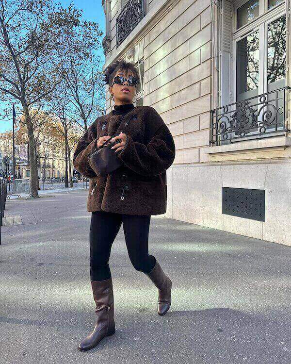 What Shoes Should You Wear With Leggings? 5 Pairs That Work Every Time 8 What Shoes Should You Wear With Leggings? 5 Pairs That Work Every Time