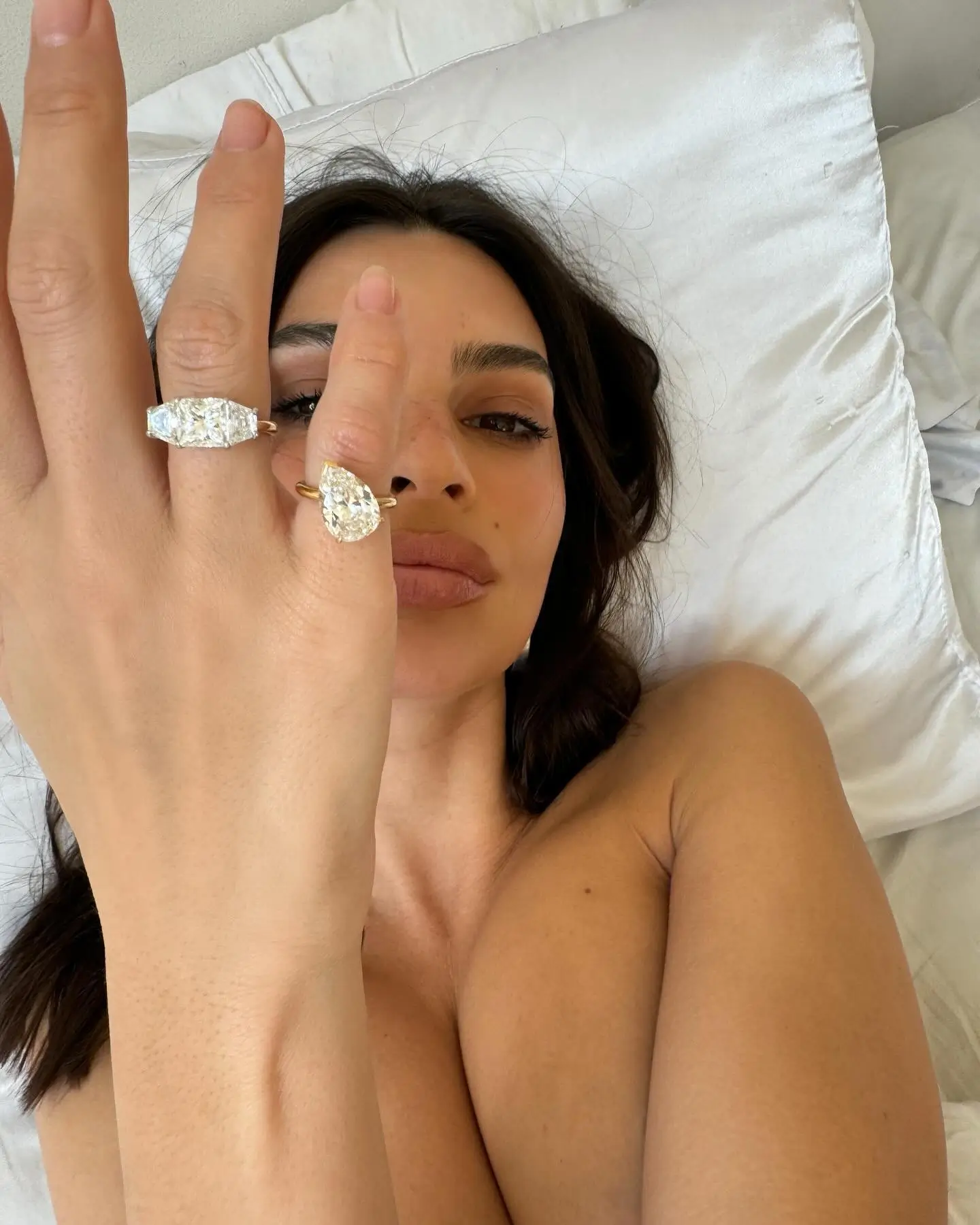 Emily Ratajkowski Repurposes Her Engagement Ring Into Two Divorce Rings - What Can You Do With Yours? 6 Emily Ratajkowski Repurposes Her Engagement Ring Into Two Divorce Rings – What Can You Do With Yours?